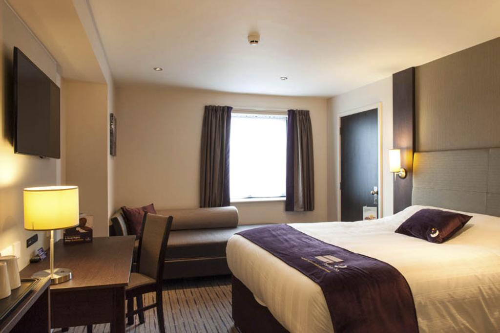 Premier Inn Chester Central - North Dış mekan fotoğraf