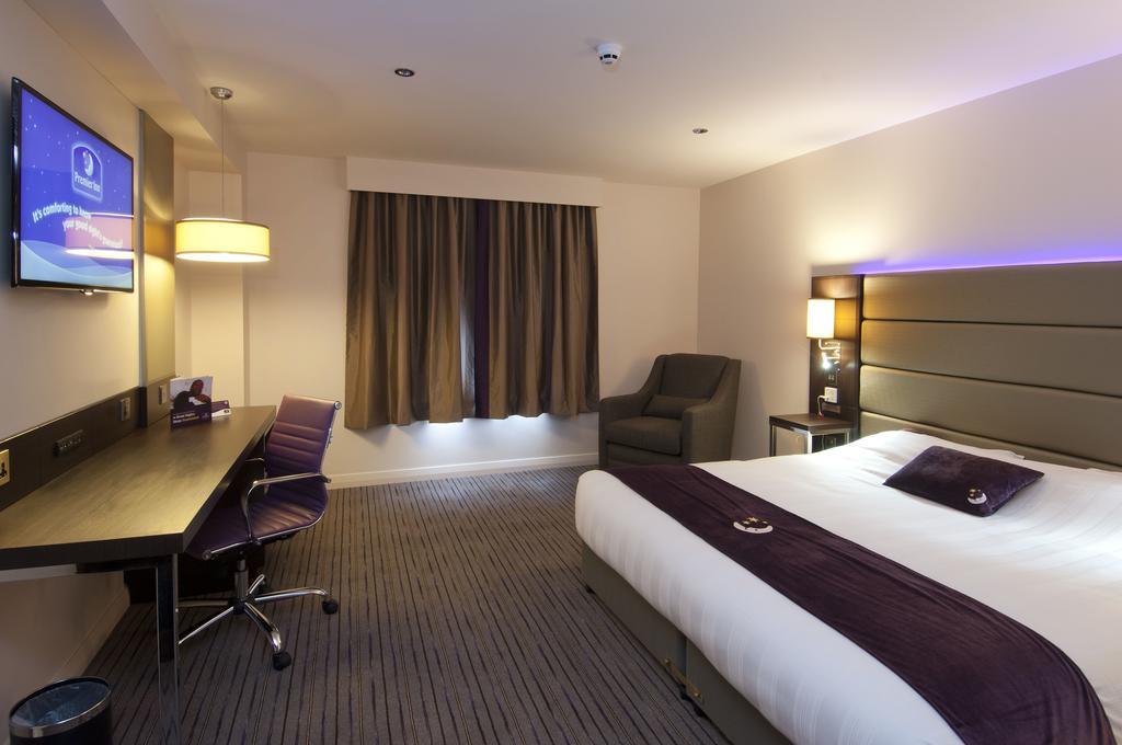 Premier Inn Chester Central - North Dış mekan fotoğraf