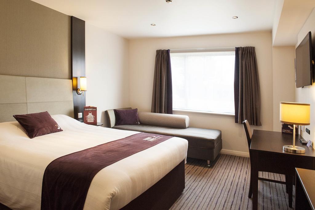 Premier Inn Chester Central - North Dış mekan fotoğraf