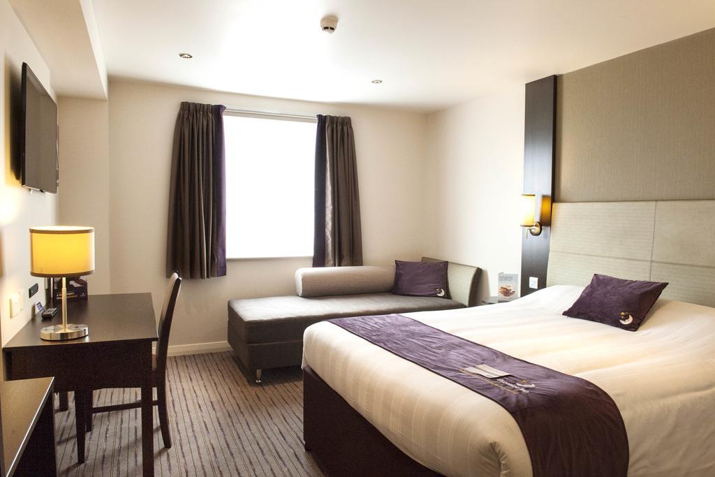 Premier Inn Chester Central - North Dış mekan fotoğraf