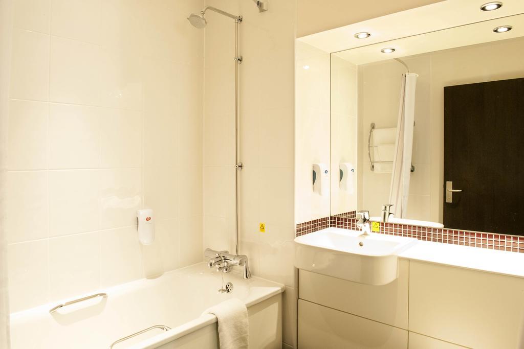 Premier Inn Chester Central - North Dış mekan fotoğraf