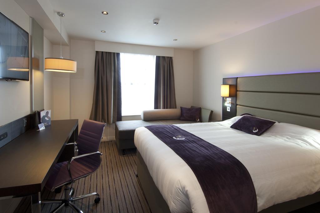 Premier Inn Chester Central - North Dış mekan fotoğraf