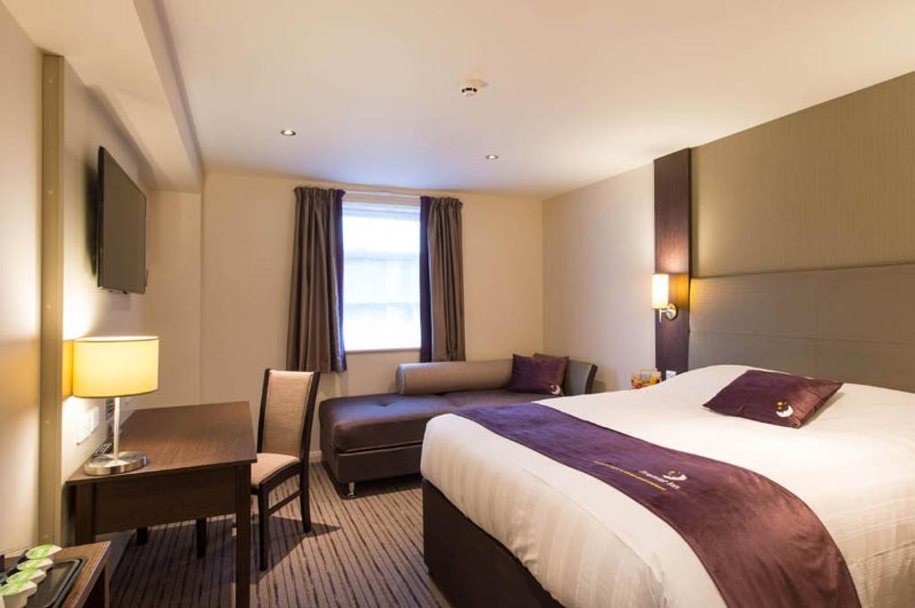Premier Inn Chester Central - North Dış mekan fotoğraf