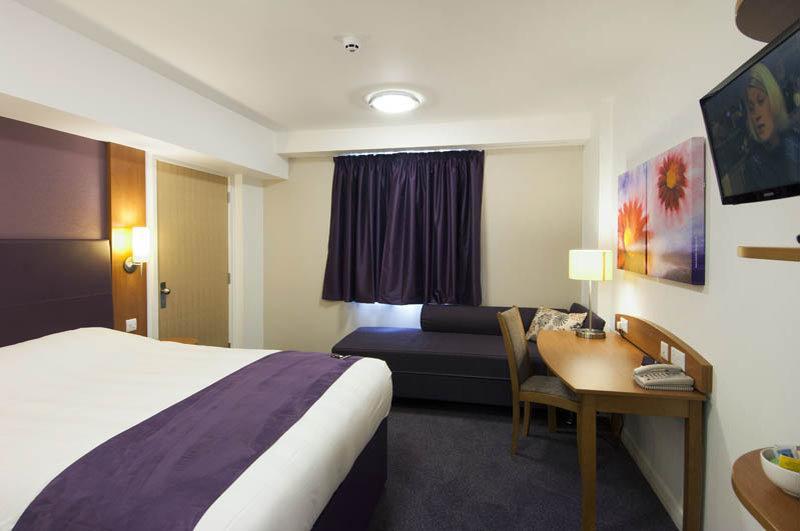 Premier Inn Chester Central - North Dış mekan fotoğraf